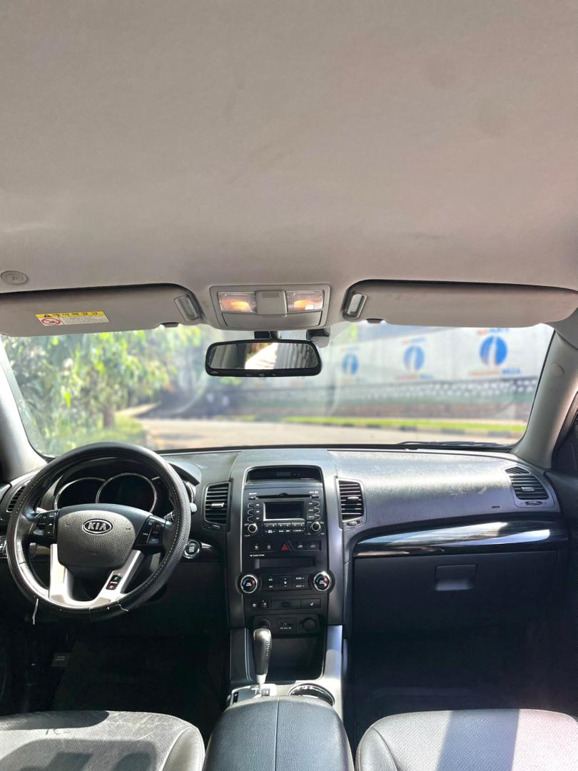 KIA SORENTO 2011 Gallery Image